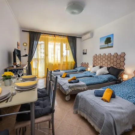 Elefteria Apartment *